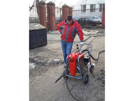 Машина для чистки труб R140, применение Машина для чистки труб R140, применение